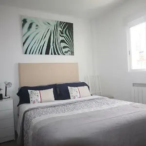 Little Peaceful Retreat With Bath, Heating, Terrace, Free Wifi Fridge Easy Parking Habitación en casa particular