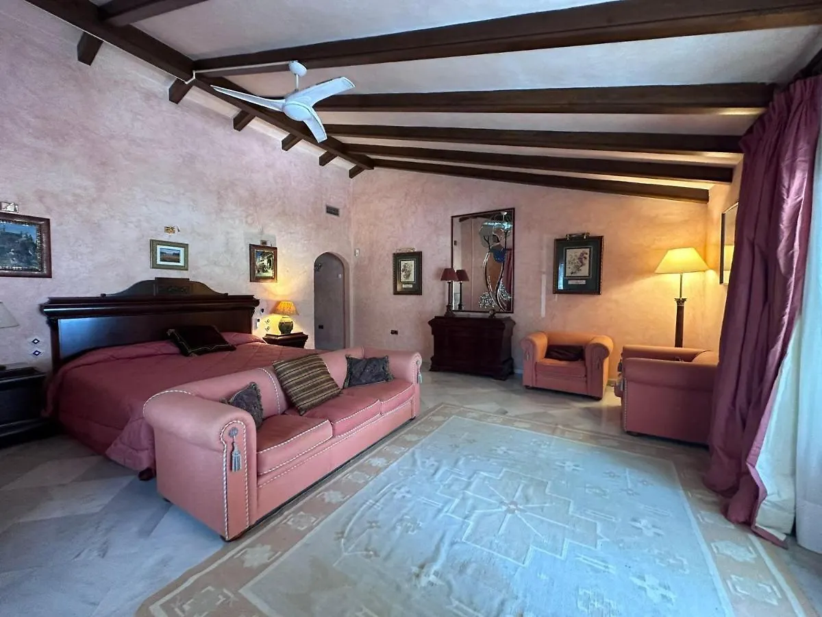 בית אירוח דירות מארבלה Casa Cabopino ספרד